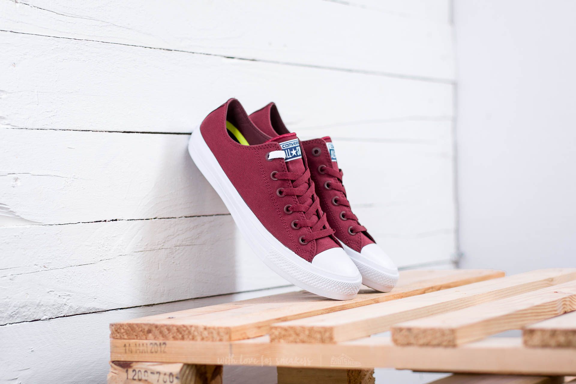 Men's shoes Converse Chuck Taylor All Star II OX Bordeau Deep