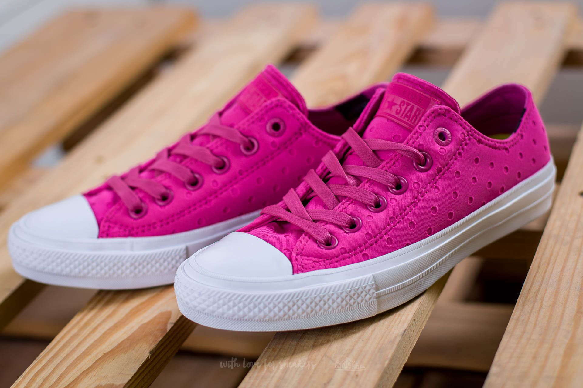 Converse magenta 2025