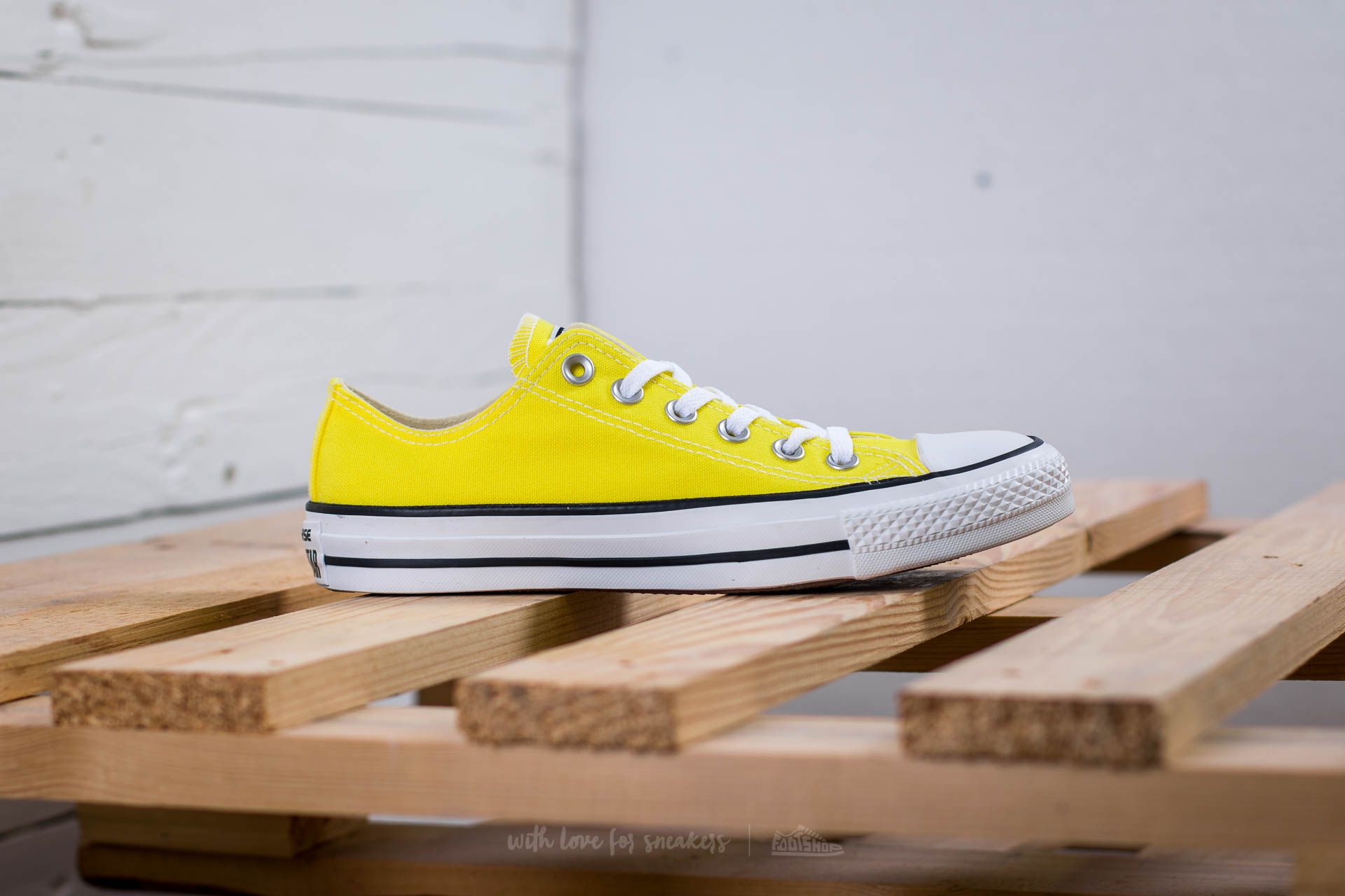 Women s shoes Converse Chuck Taylor All Star OX Fresh Yellow Footshop