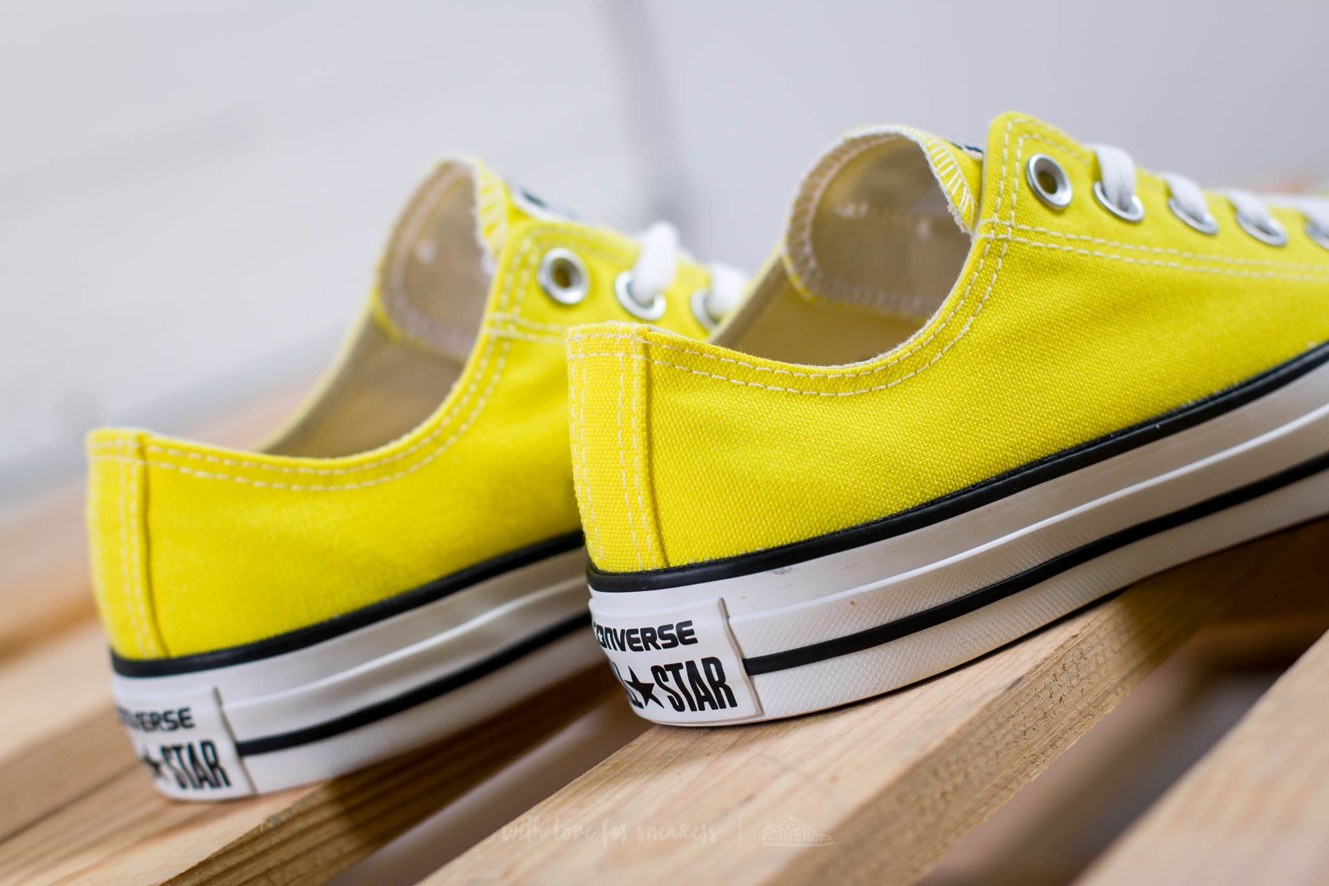 Converse courtland ox yellow clearance