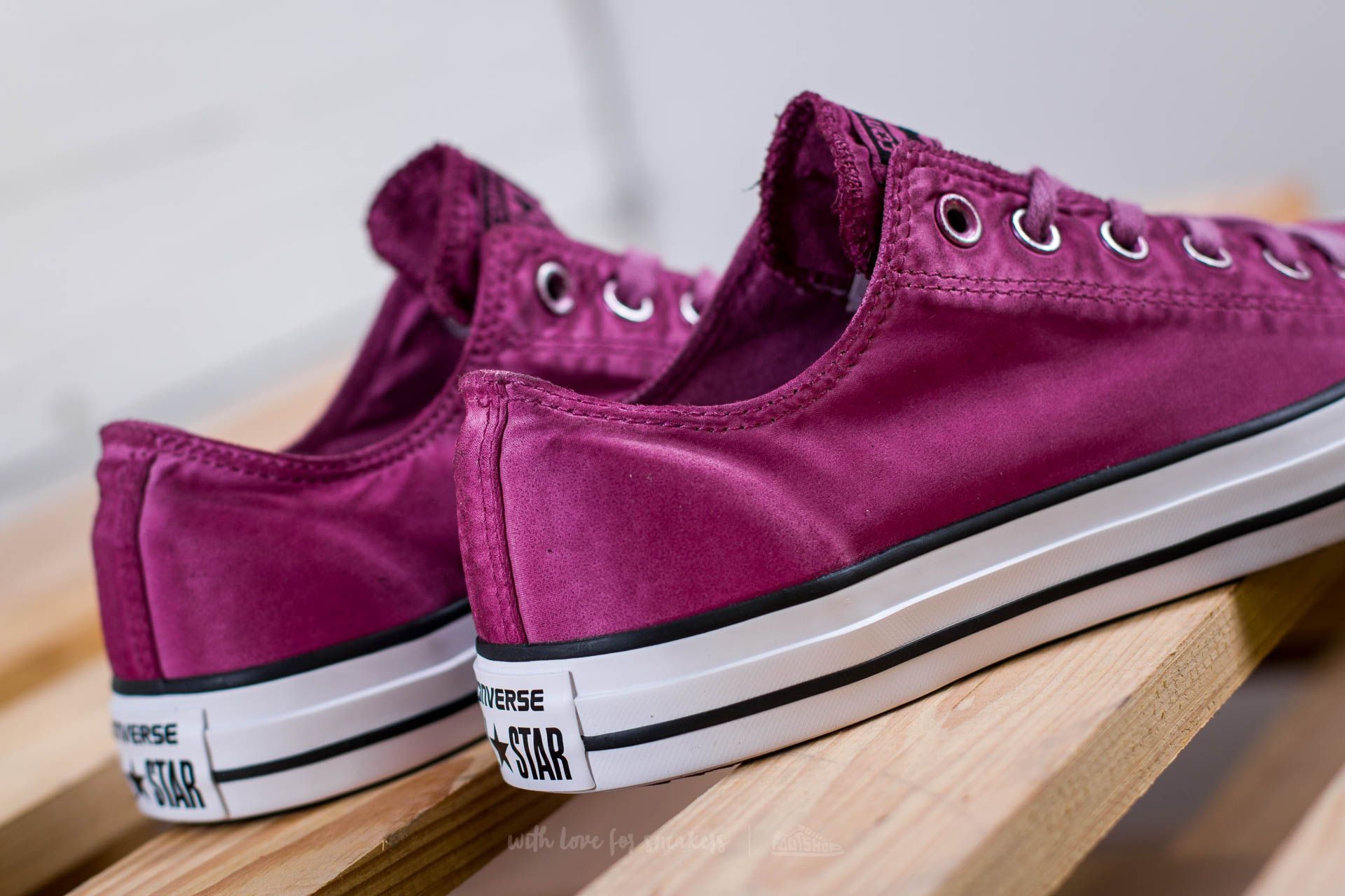 Дамски кецове и обувки Converse Chuck Taylor All Star OX Magenta Glow/ Black/ White