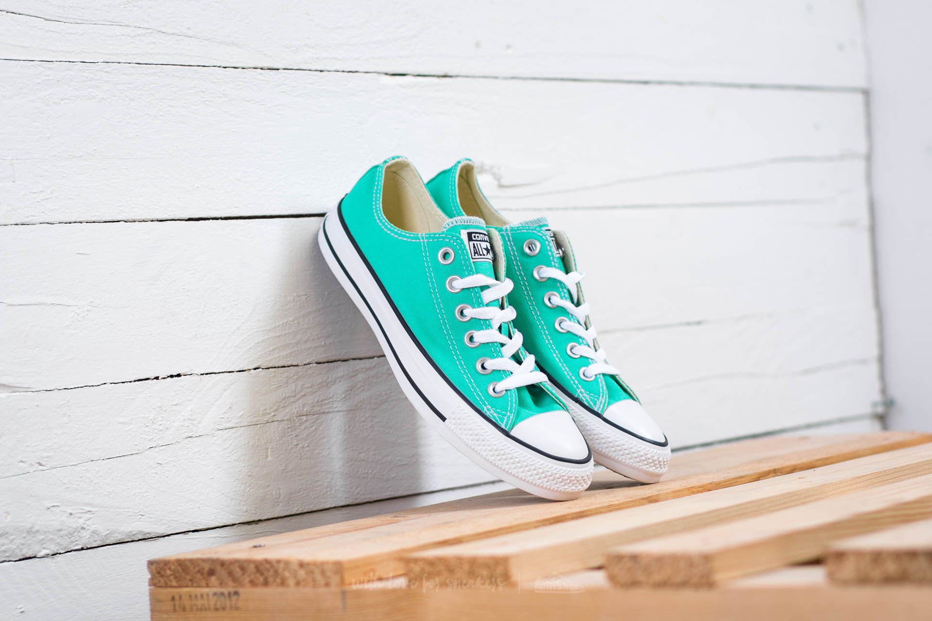 Turquoise deals converse womens