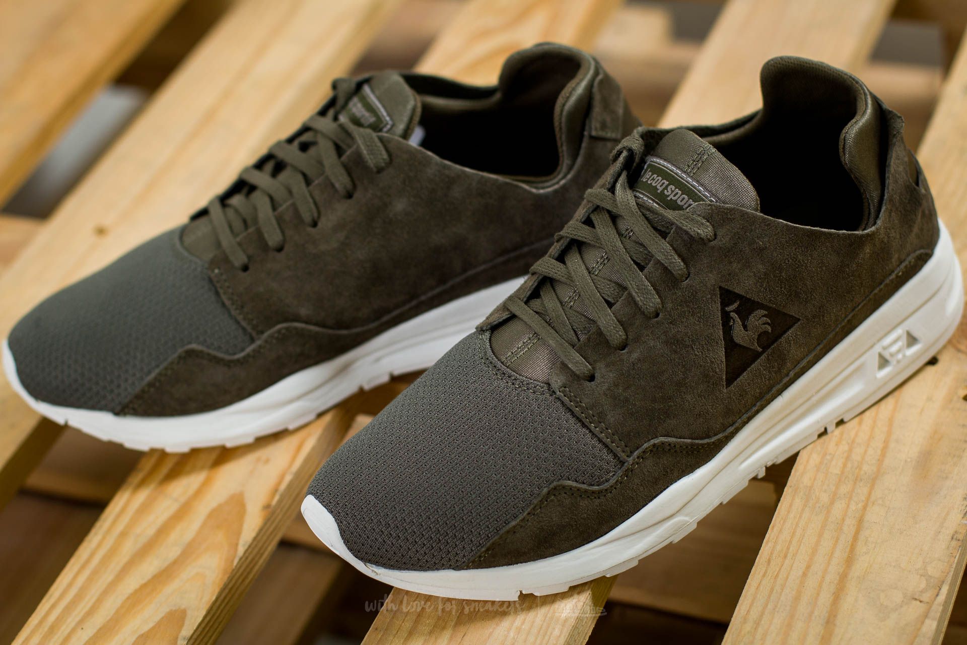 Men s shoes le coq sportif LCS R Pure Mono Luxe Olive Night Footshop