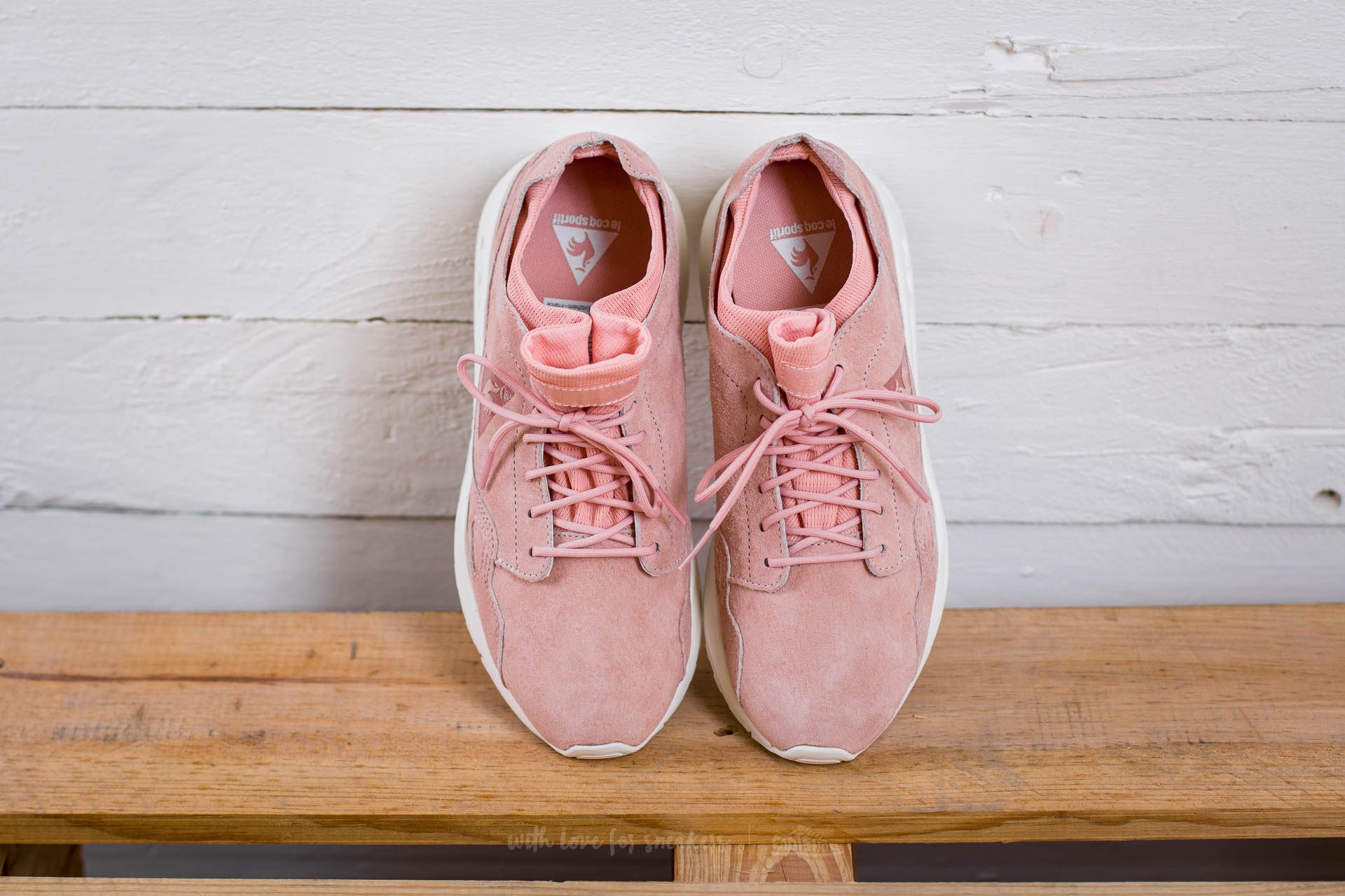 Women s shoes le coq sportif LCS R Flow W Nubuck Rose Cloud Footshop