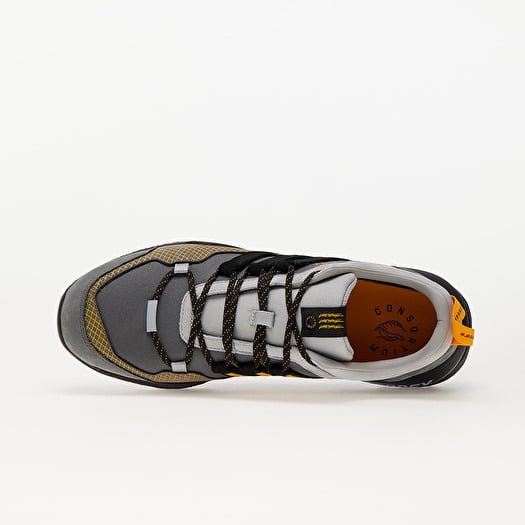 Adidas consortium terrex skychaser livestock top