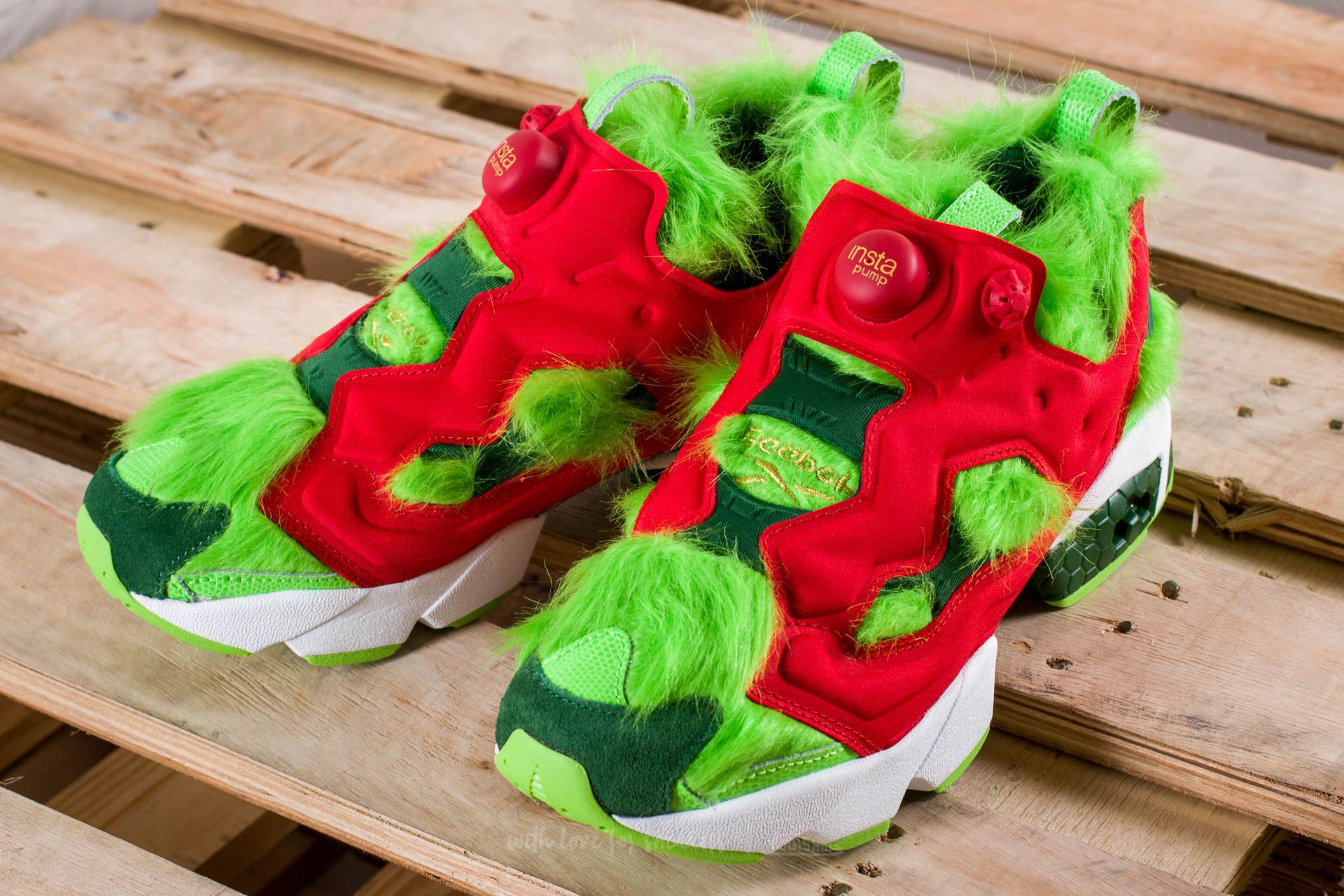 Men s shoes Reebok Instapump Fury CV Semi Solar Green Scarlet Pine Green Gold Metallic White Footshop