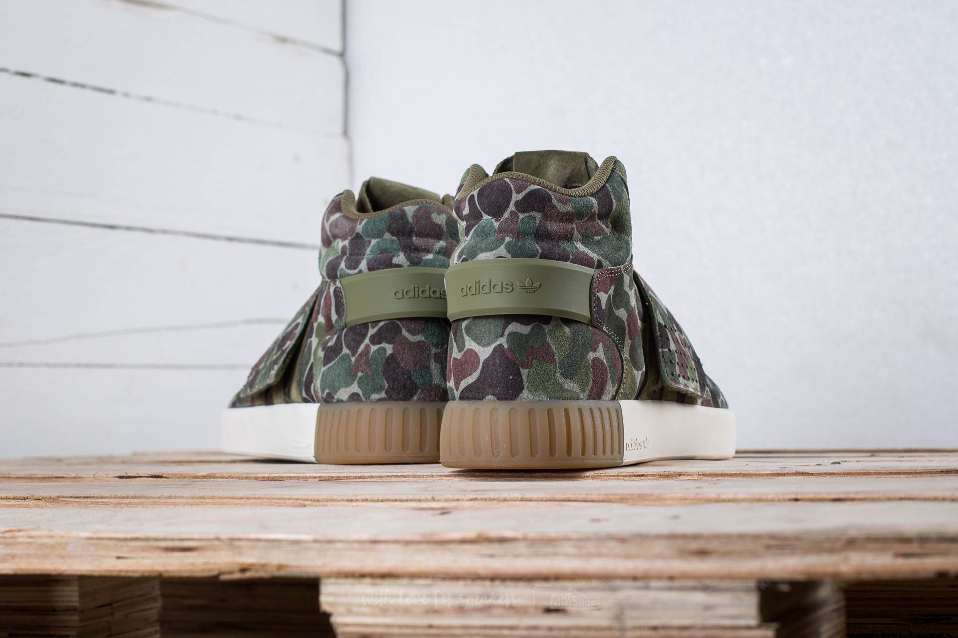 Scarpe uomo adidas Tubular Invader Strap Olive Cargo/ Dark Brown/ Core White