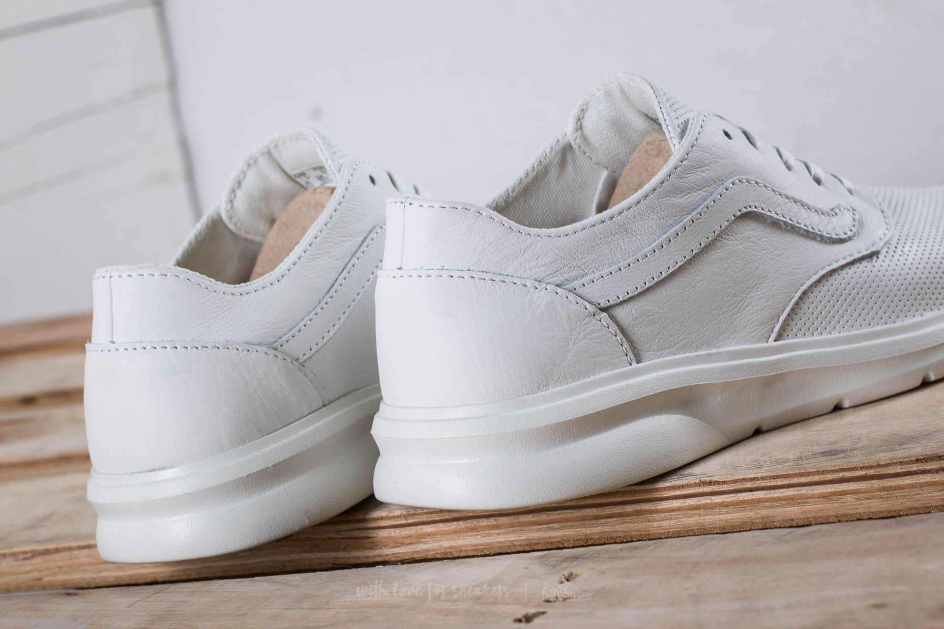 White vans iso hot sale