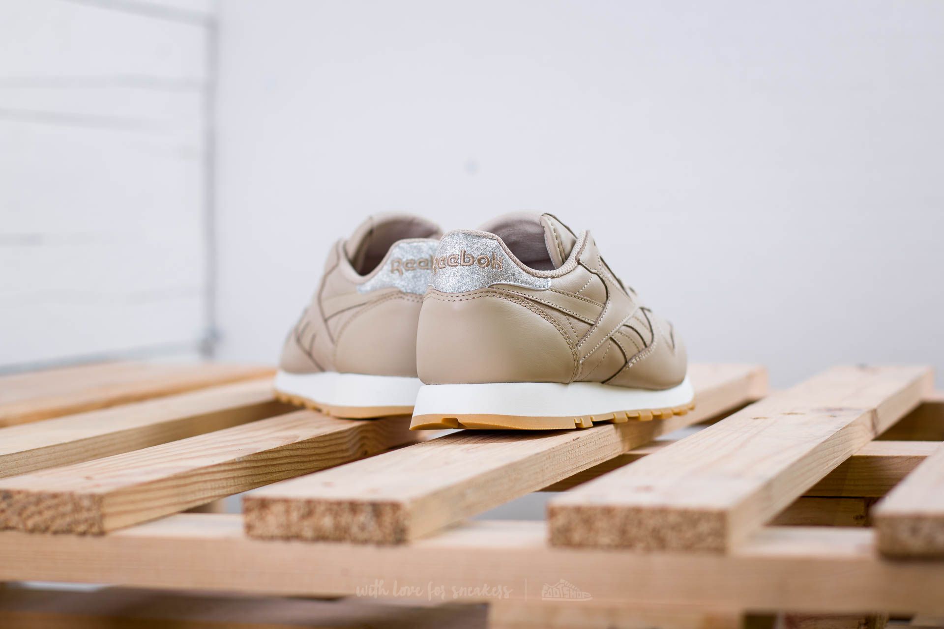 Dámské tenisky a boty Reebok Classic Leather Met Diamond W Oatmeal/ Chalk/ Gum