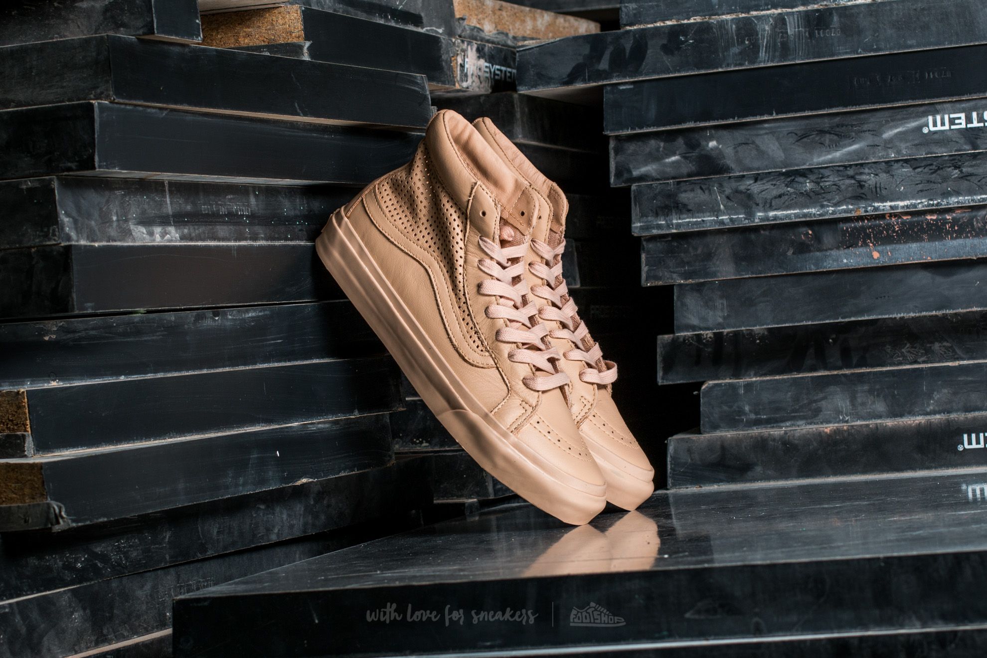 Dámské tenisky a boty Vans Sk8-Hi Slim Cutou Square Perf Amberlight