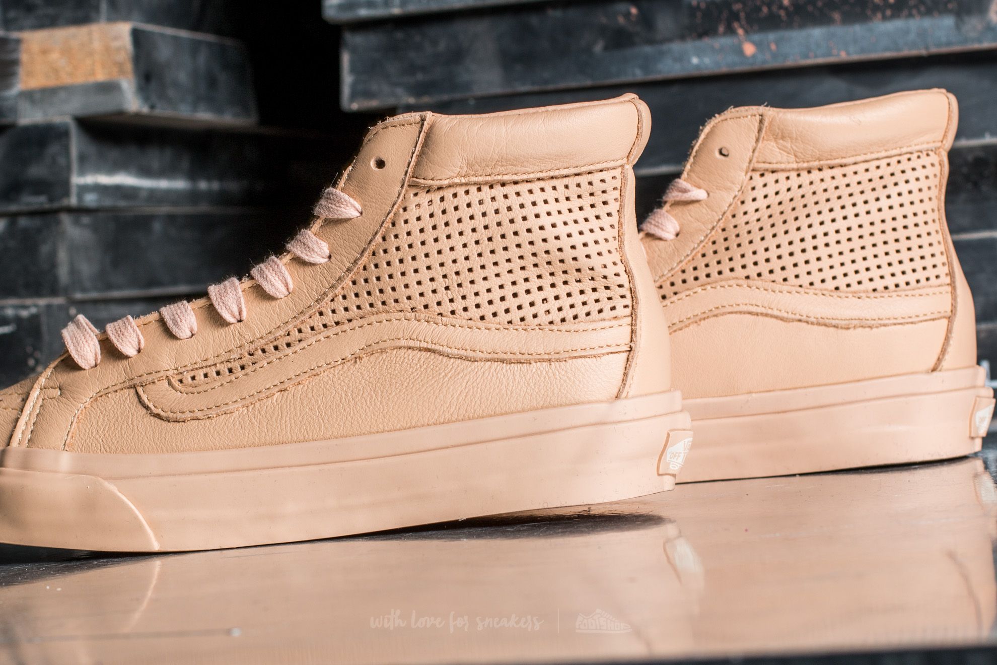 邦楽 SWEETER THAN SWEET / VISION QUESTA Women's shoes Vans Sk8-Hi Slim Cutou Square Perf Amberlight
