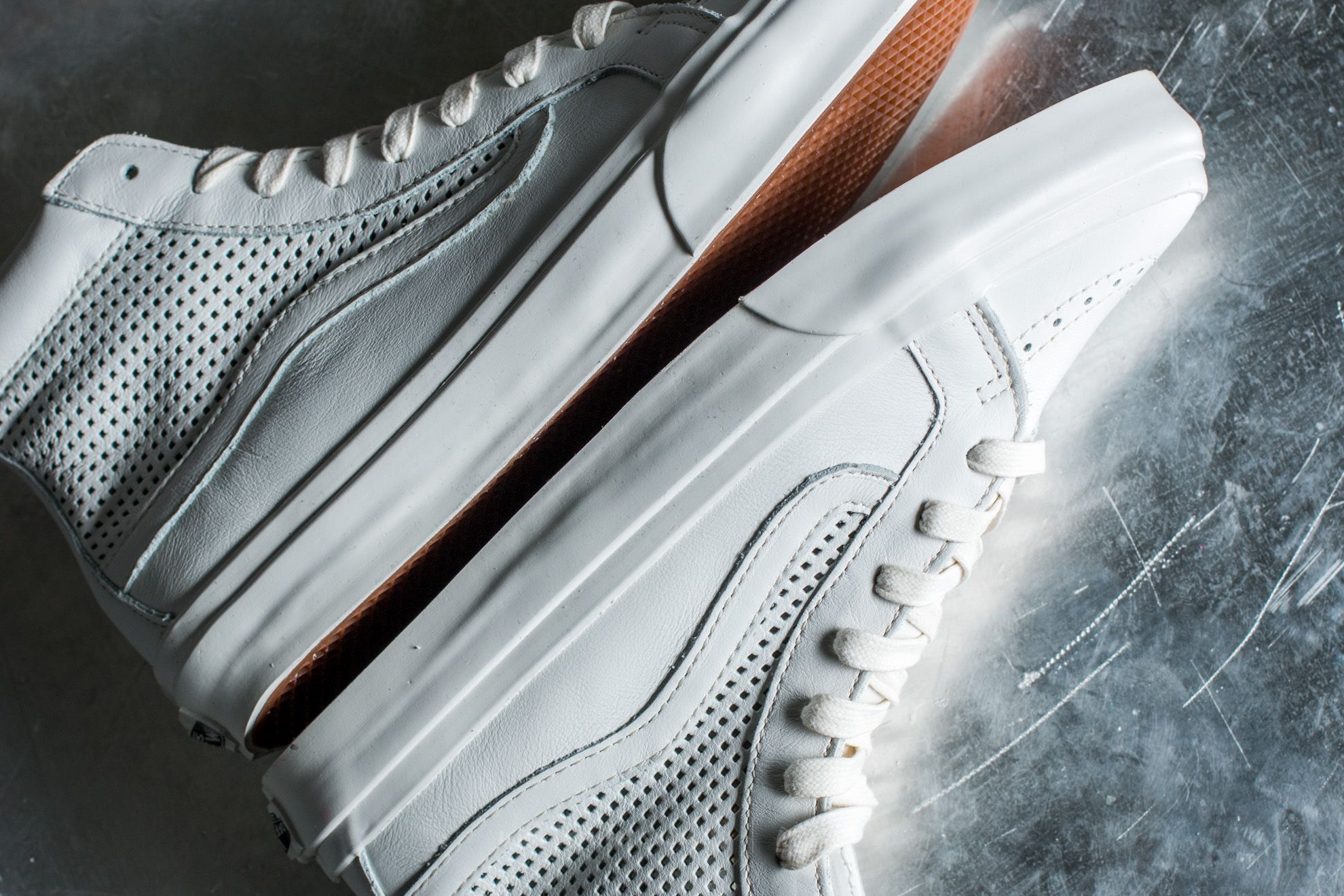 Női cipők Vans Sk8-Hi Slim Cutou Square Perf Blanc De Blanc