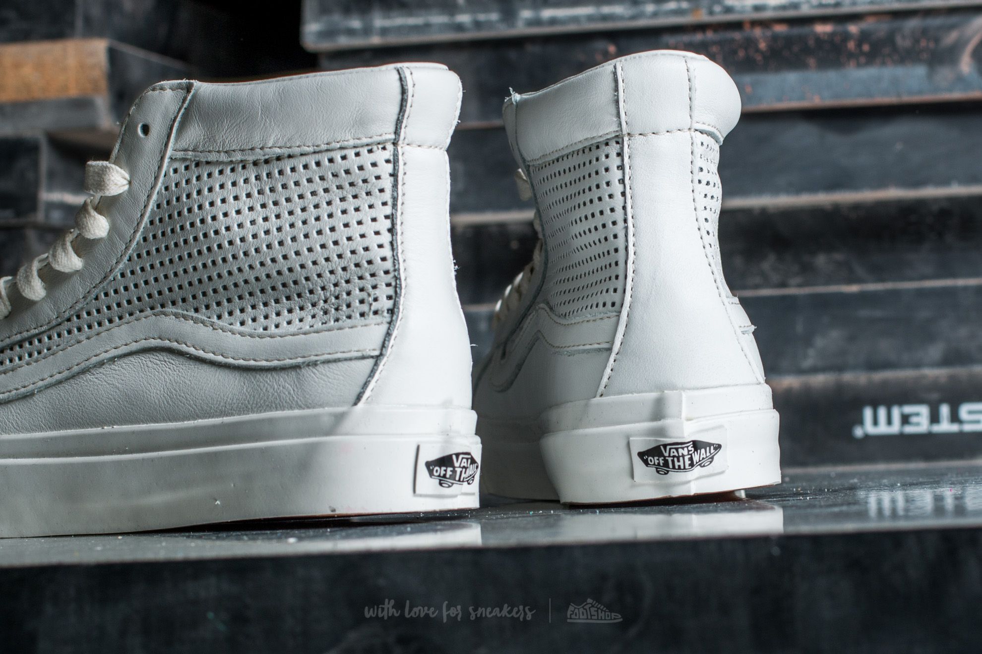 Női cipők Vans Sk8-Hi Slim Cutou Square Perf Blanc De Blanc