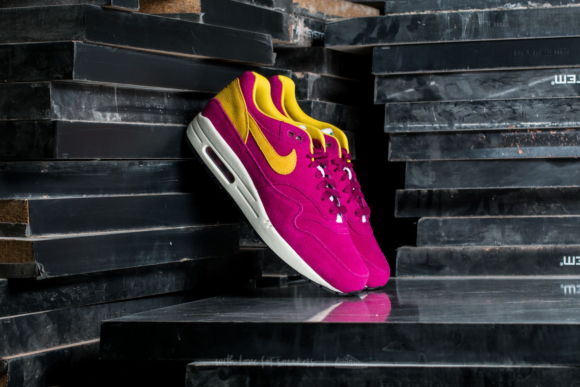 Nike air max 1 premium dynamic berry shop