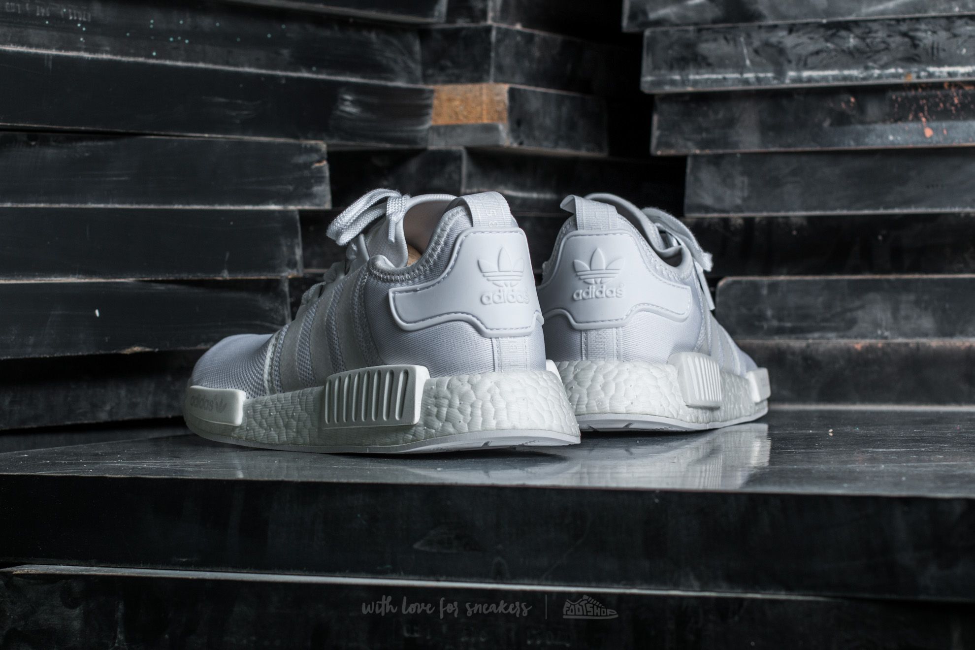 Férfi cipők adidas NMD_R1 Footwear White
