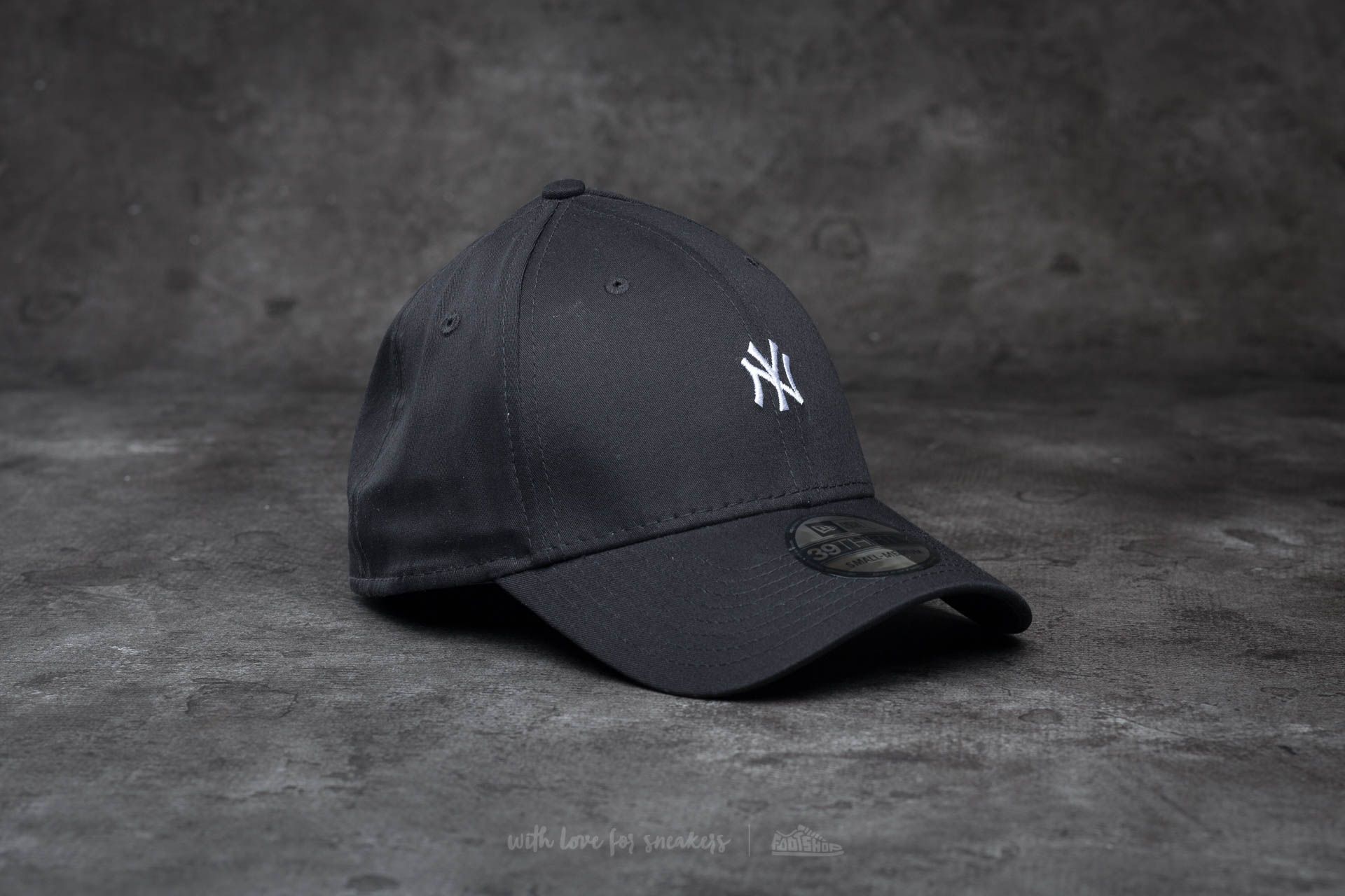 Fitted cap New Era 39Thirty Mini Logo Essential New York Yankees Cap Black/ White