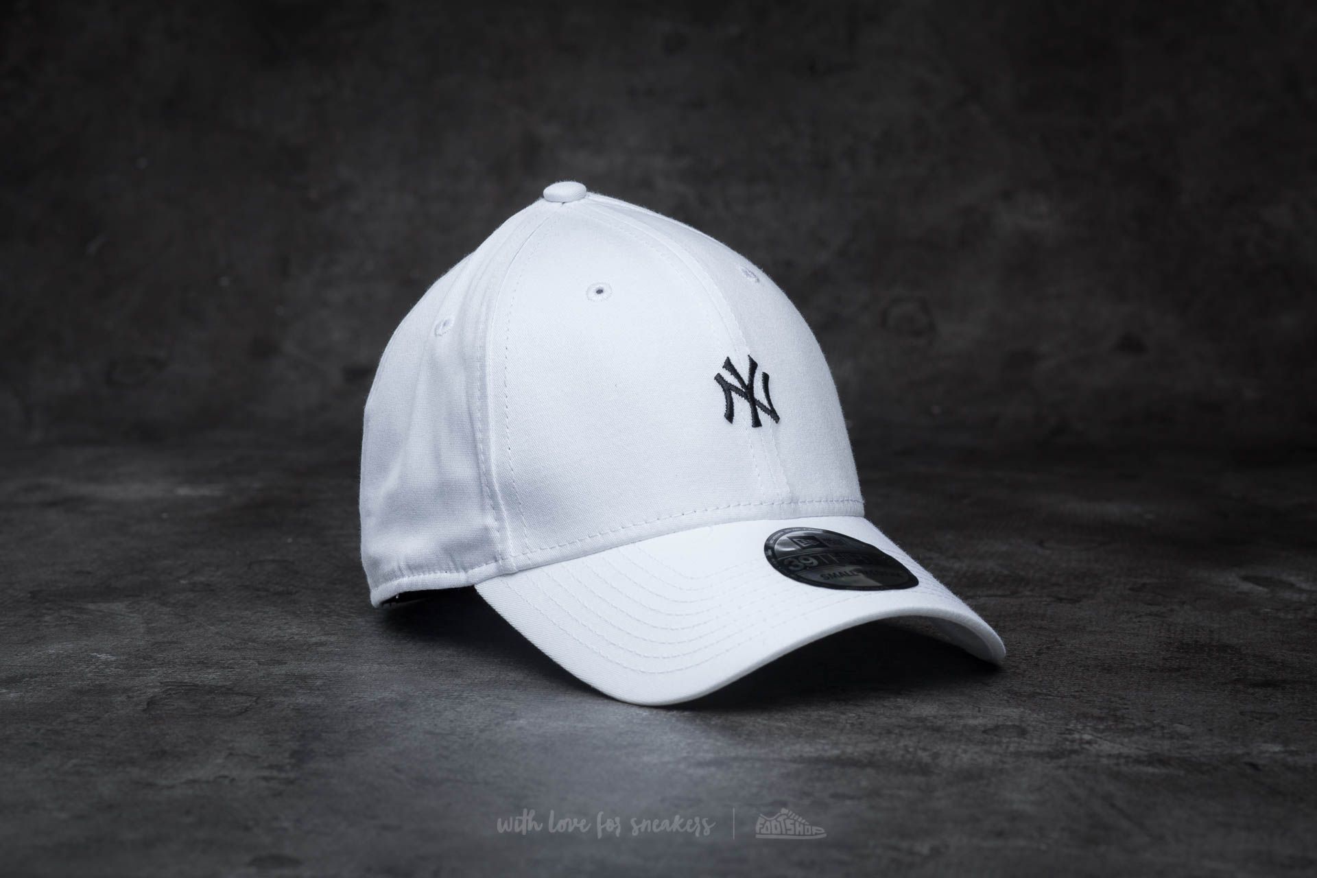 Fitted cap New Era 39Thirty Mini Logo Essential New York Yankees Cap White/ Black