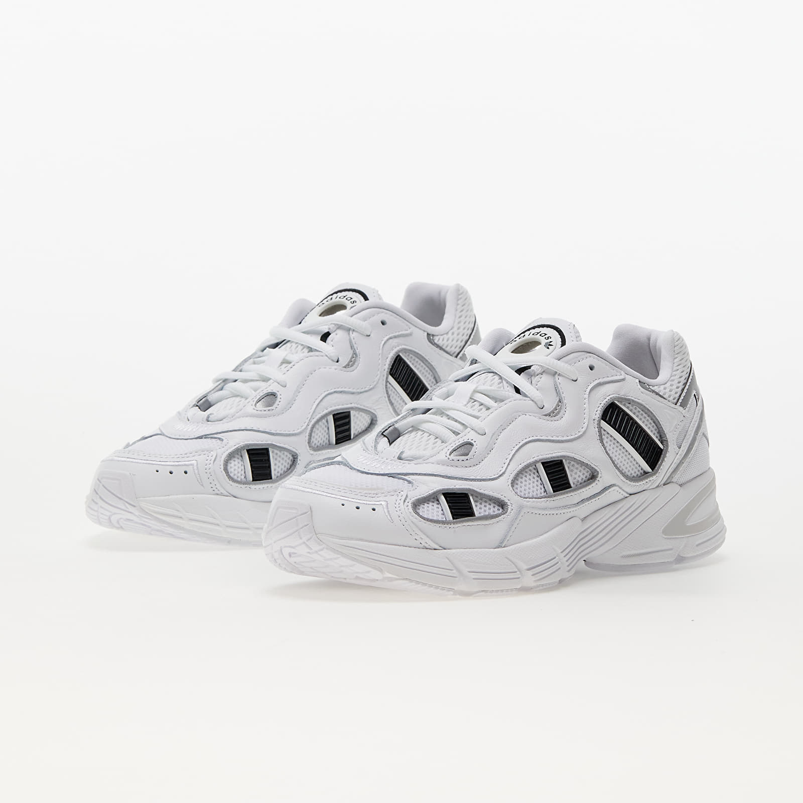 Skor för kvinnor adidas Astir Sn W Ftw White/ Core Black/ Wonder White