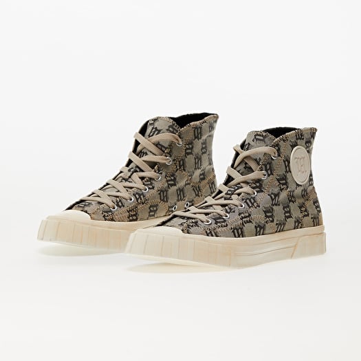 Sneakers army top
