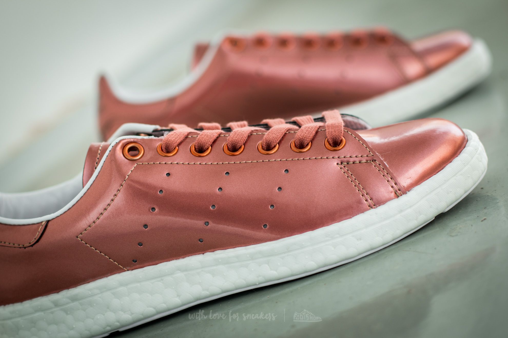 Adidas originals stan smith  women's white/copper on sale metallic