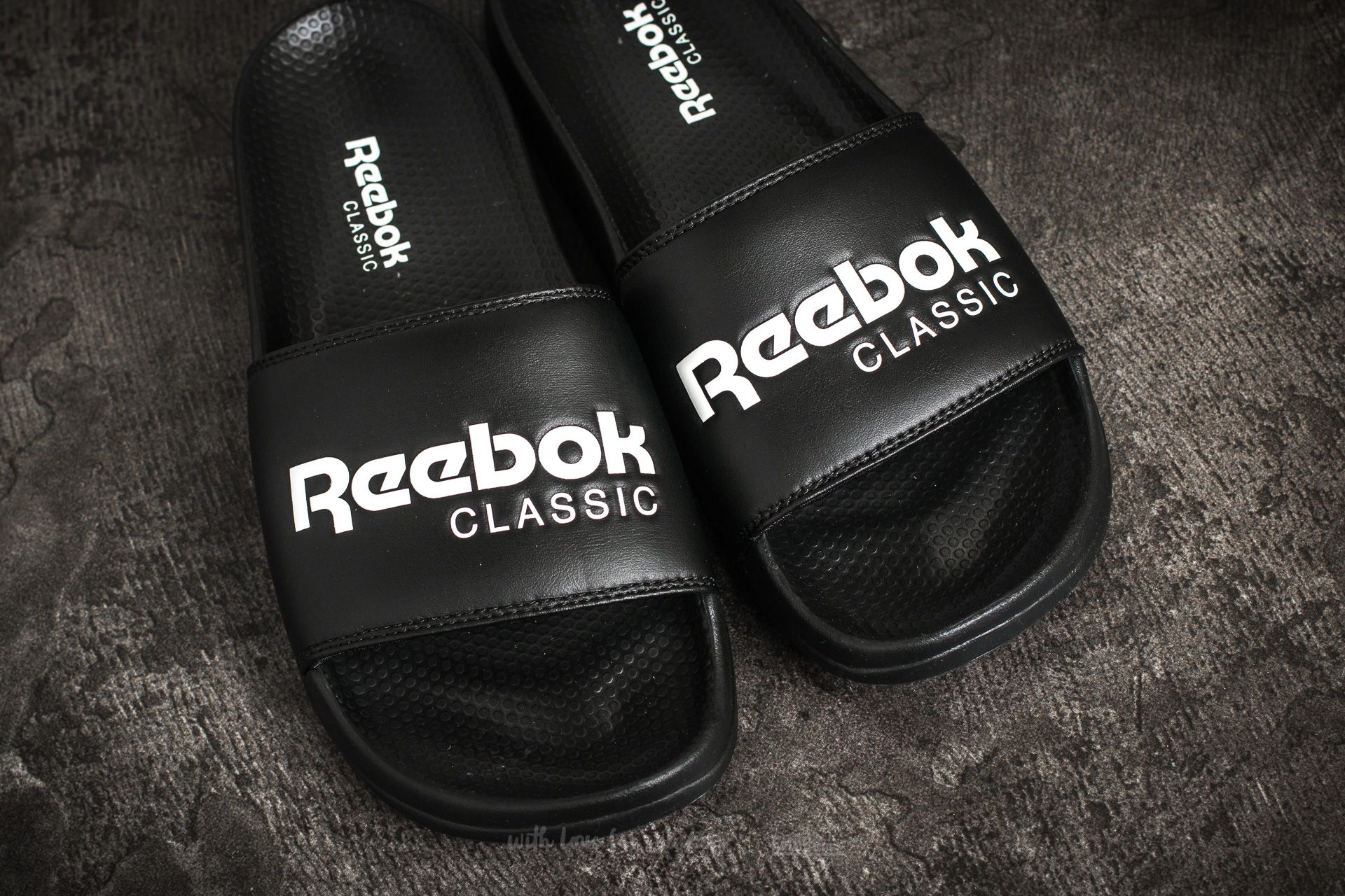 Reebok hot sale classic sliders