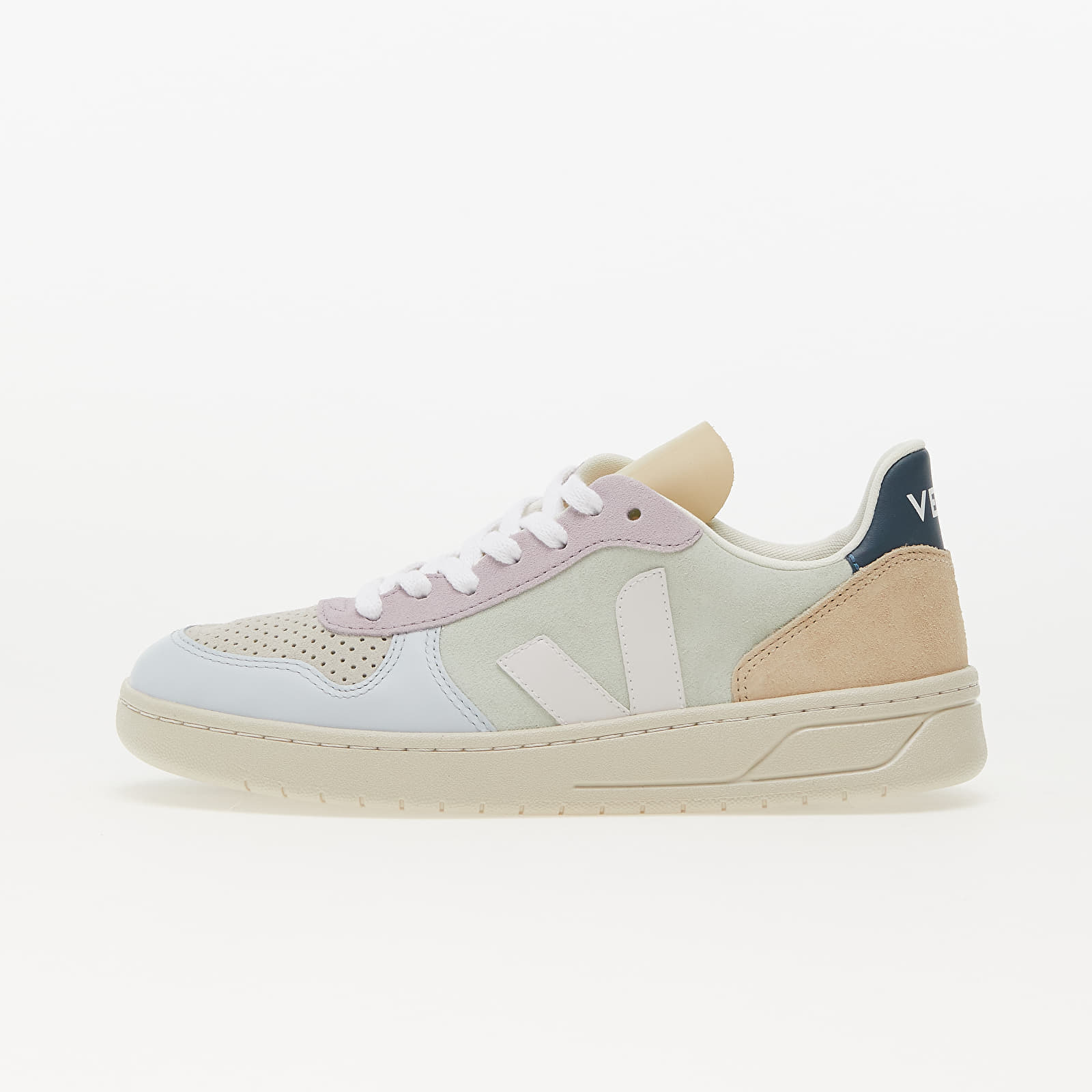 Levně Tenisky Veja V-10 Suede Jade White/ Multico EUR 36