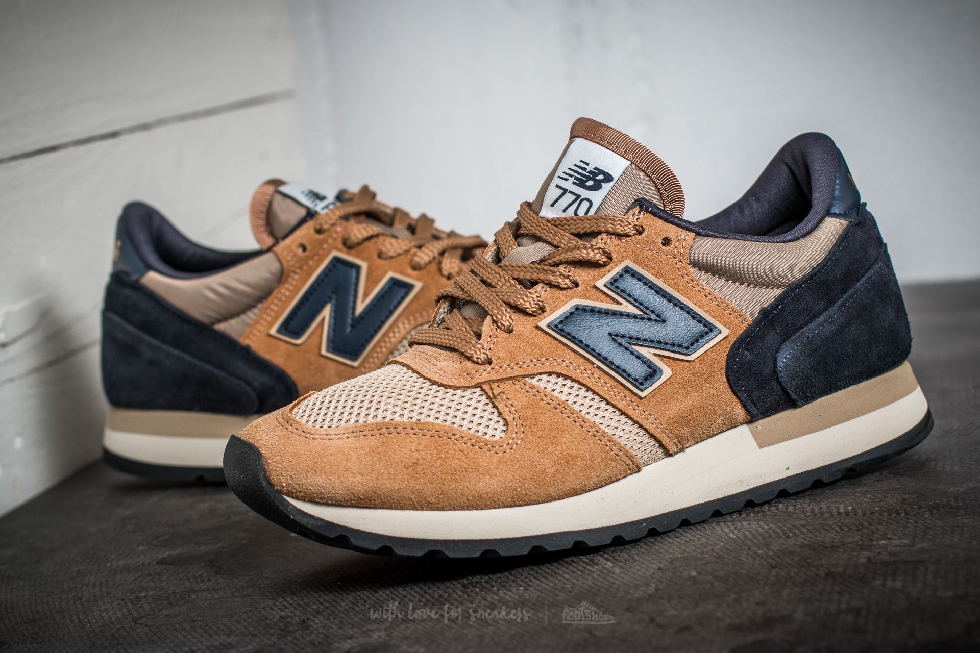 New balance 770 2025 social