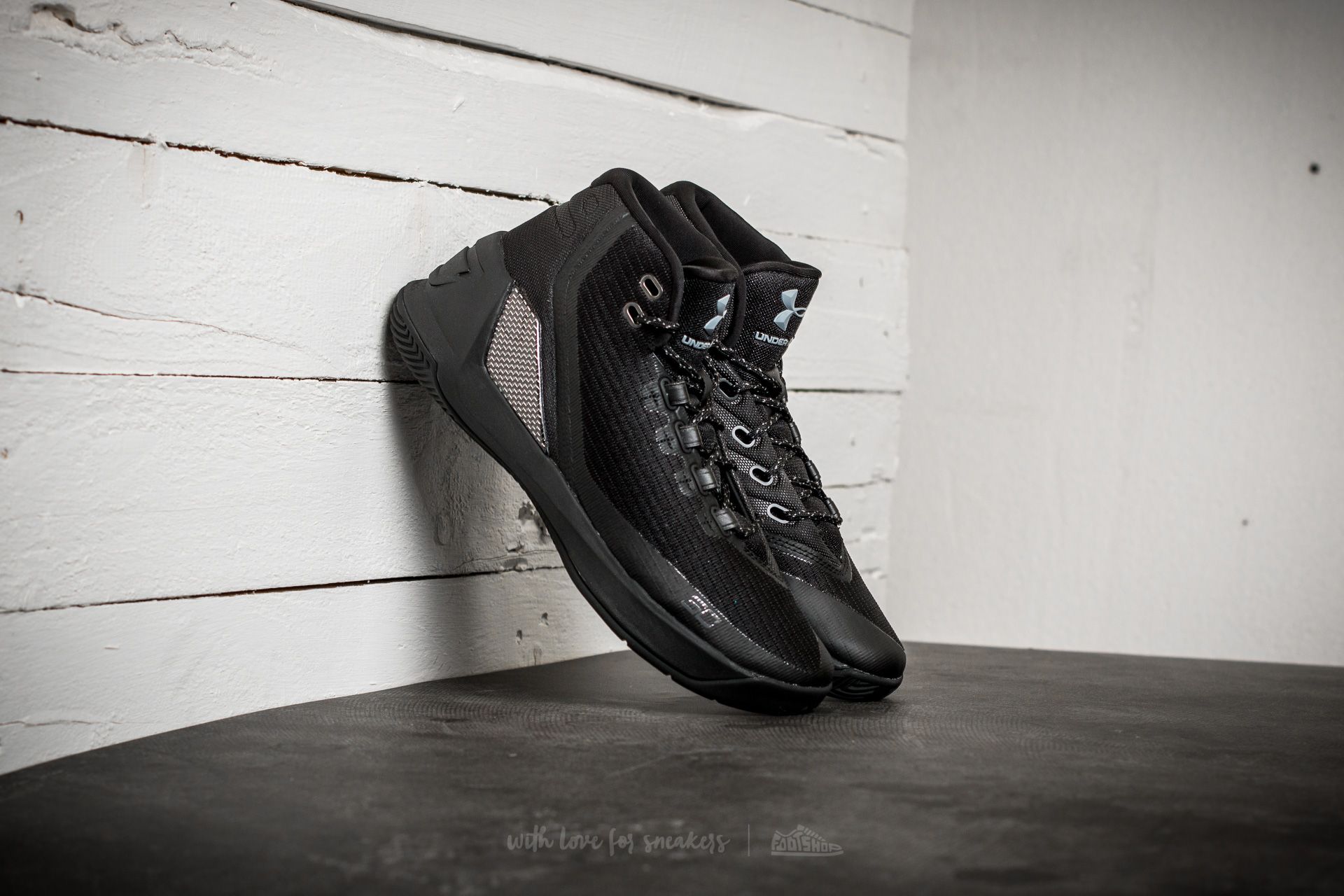 Curry 4 discount triple black