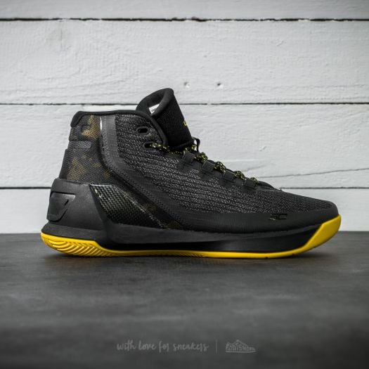 Under armour curry store 3 gold men