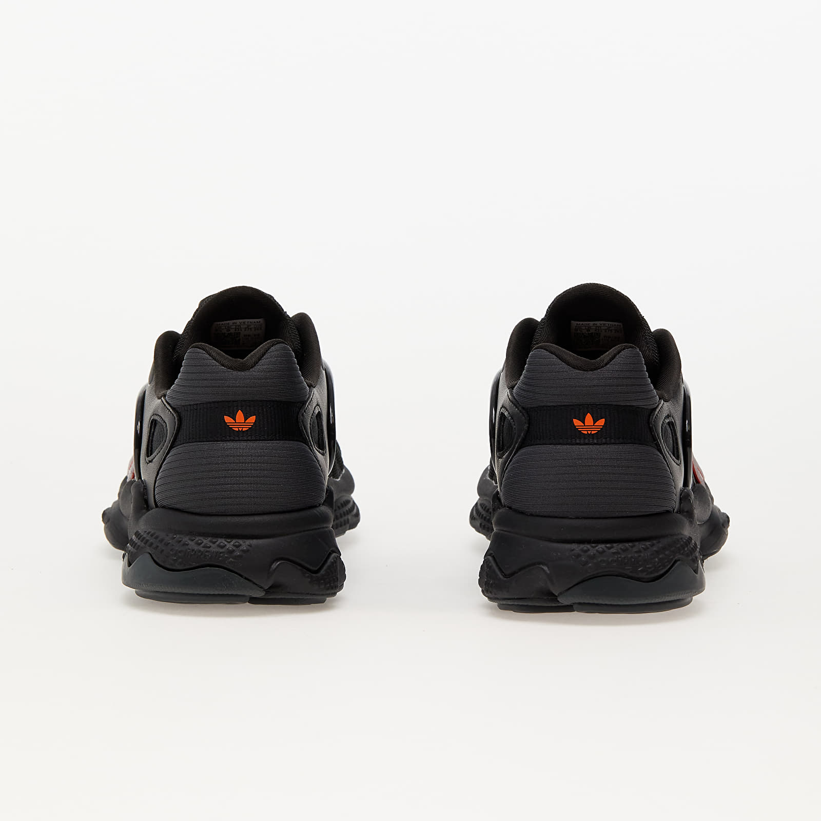 Miesten kengät adidas Oztral Core Black/ Silver Metallic/ Solid Red