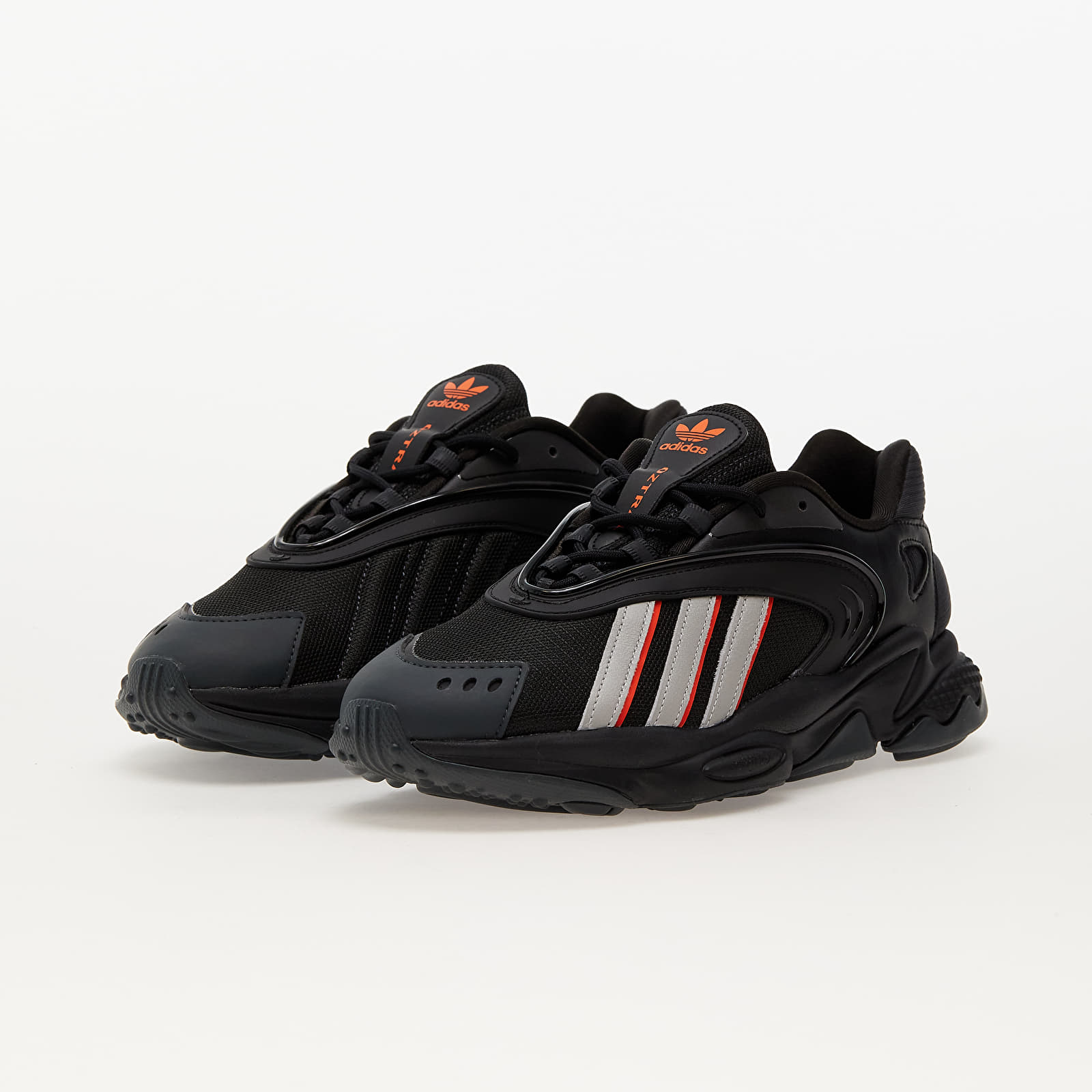 Miesten kengät adidas Oztral Core Black/ Silver Metallic/ Solid Red