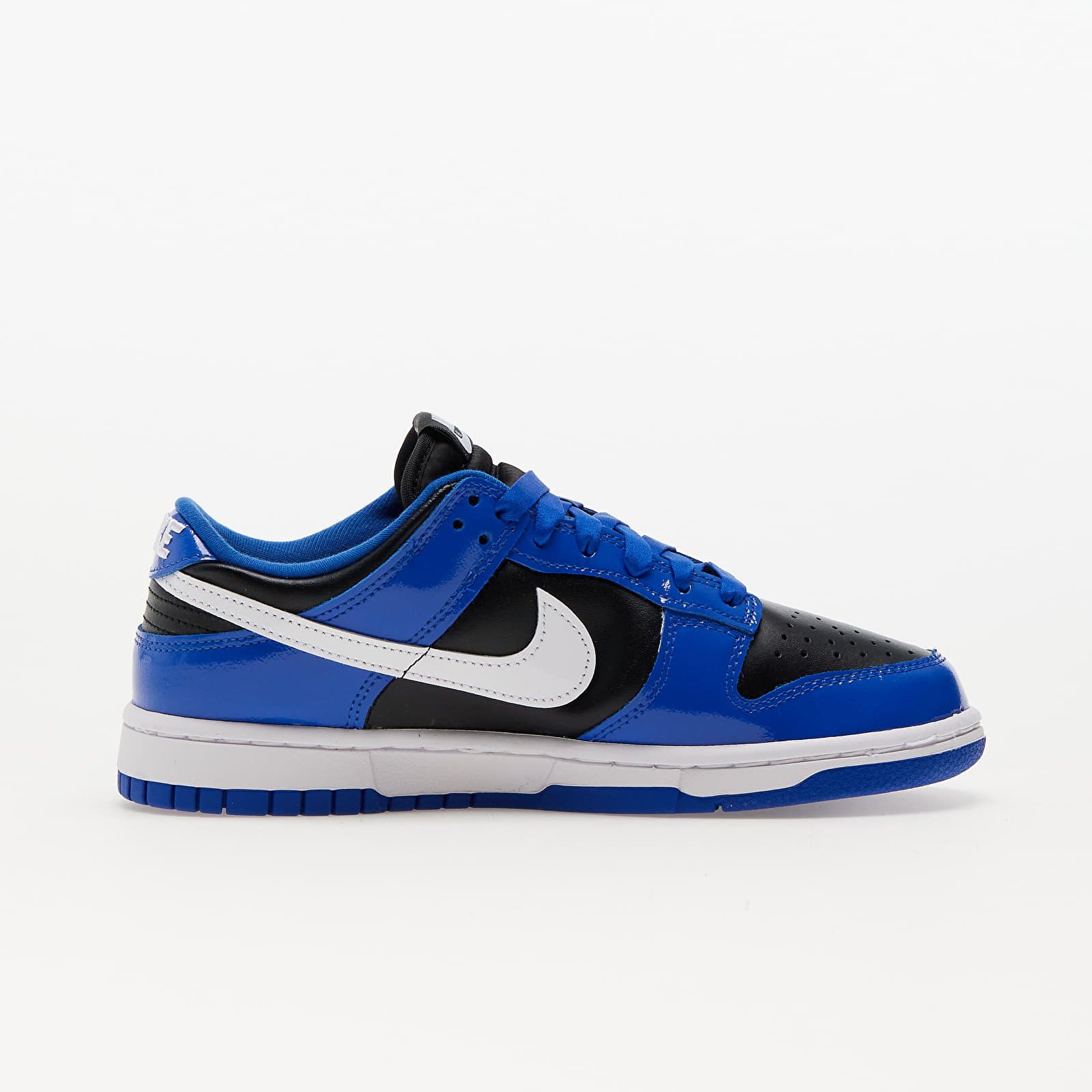 Sneaker outlet nike nere