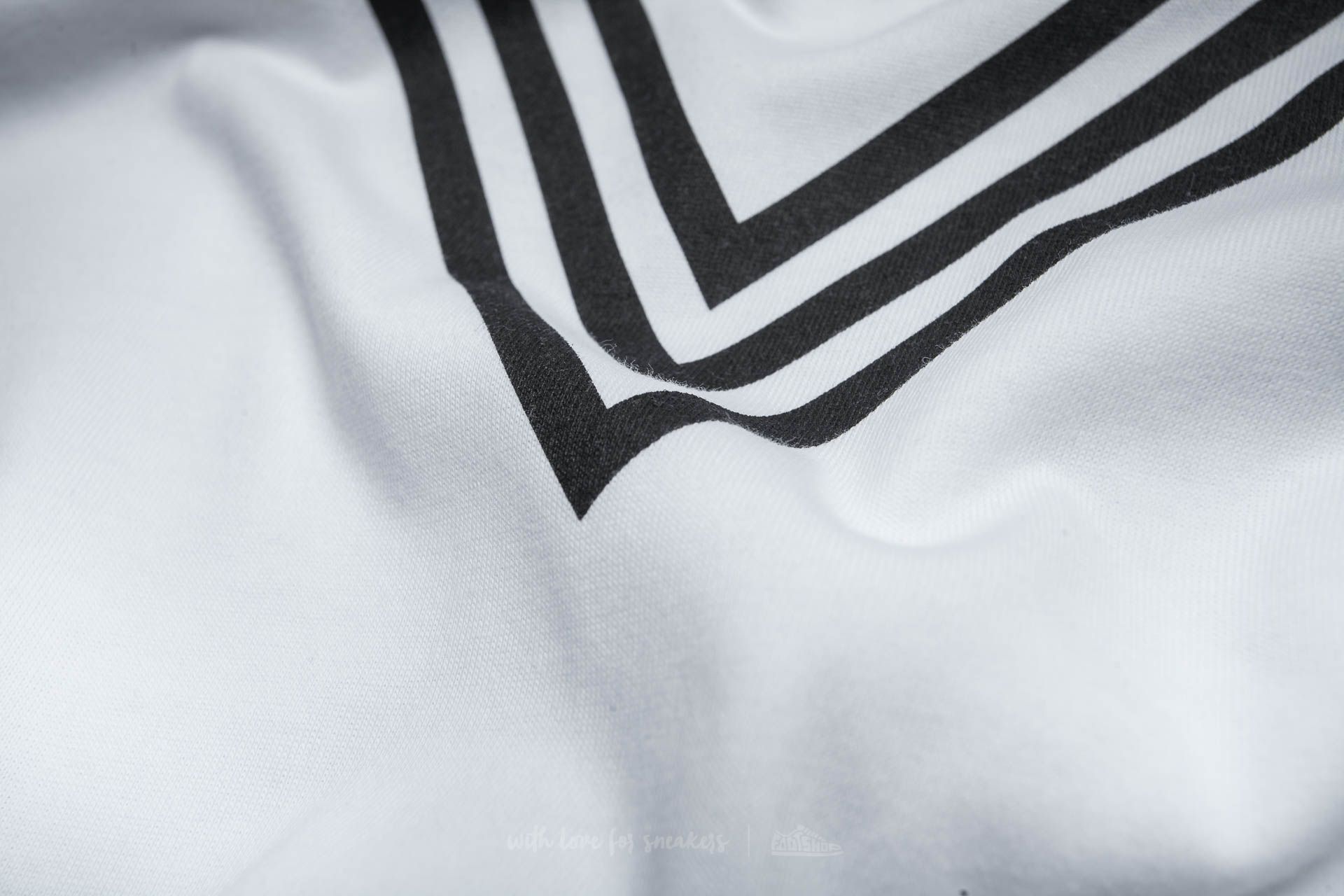 Logo adidas white sales