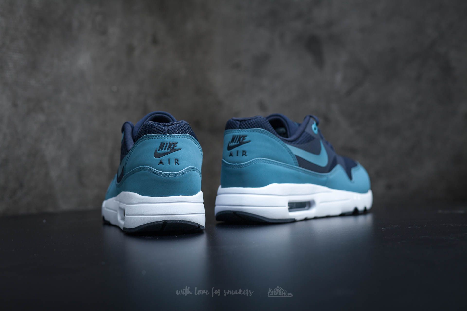 Air max 1 store ultra 2.0 essential obsidian