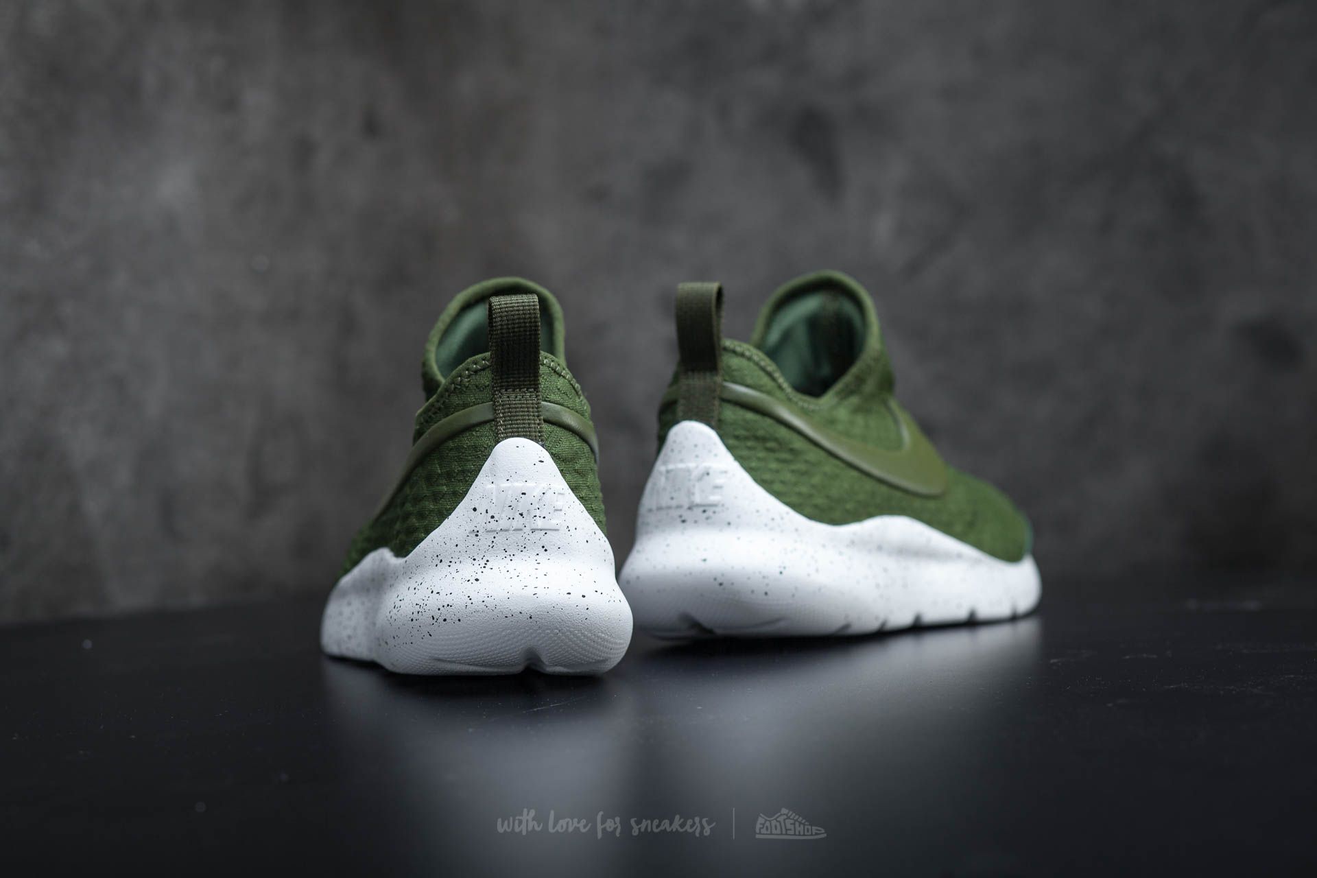 Γυναικεία παπούτσια Nike W Aptare Legion Green/ Legion Green