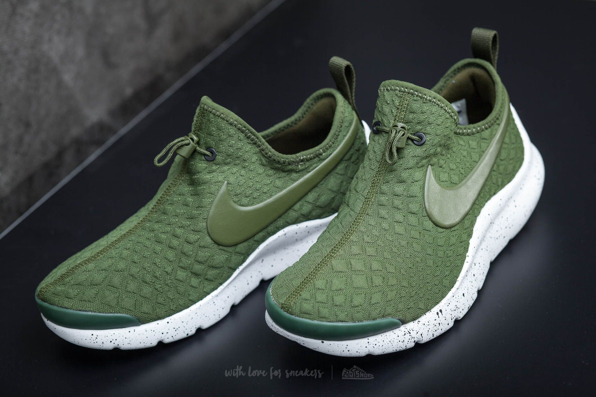 Women s shoes Nike W Aptare Legion Green Legion Green Footshop