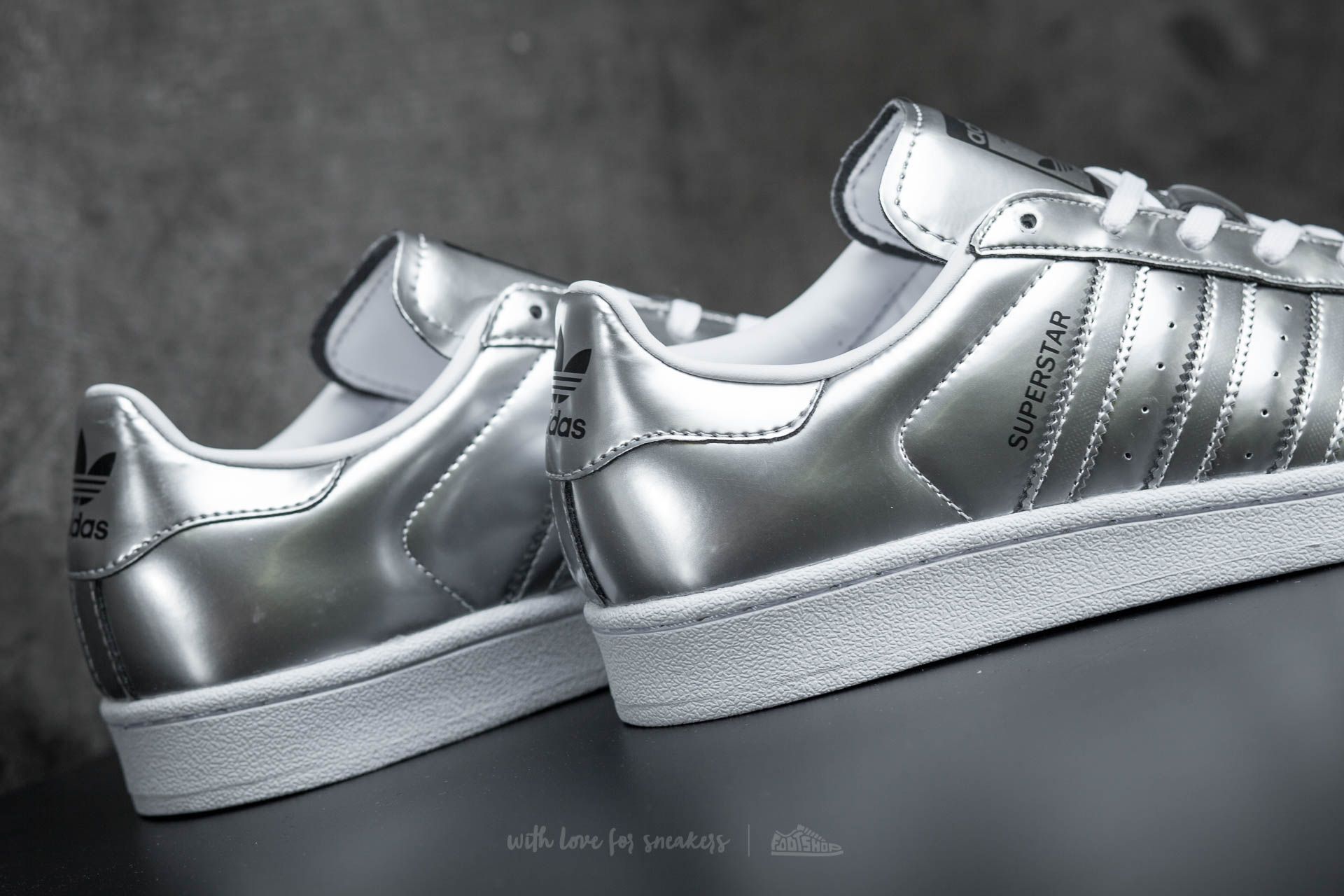 Superstar ii metallic white/silver 2025