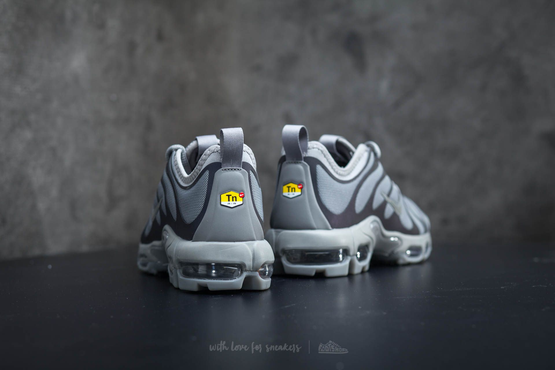 Buty damskie Nike Wmns Air Max Plus TN Ultra Black/ Dust-Dark Grey