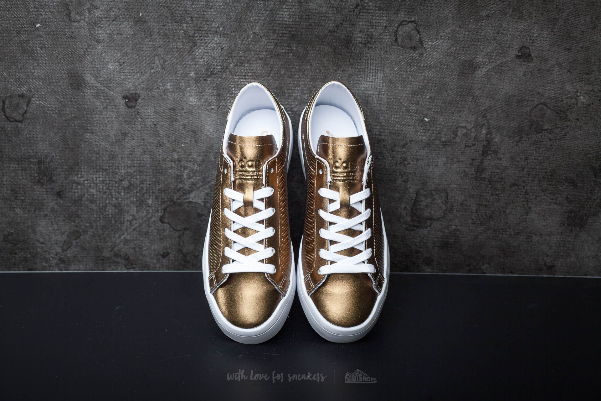 Adidas court vantage mujer 2025