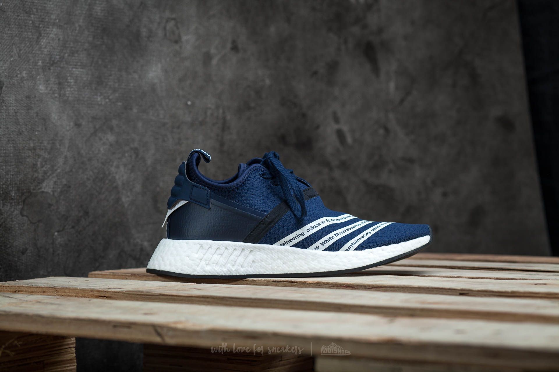 Nmd r2 pk navy outlet