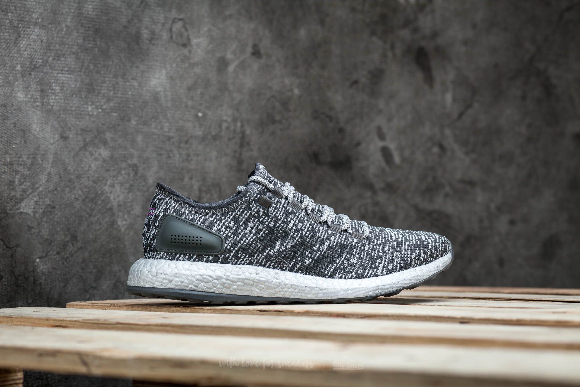 Adidas pure boost atr core black e amp; solid grey 2025