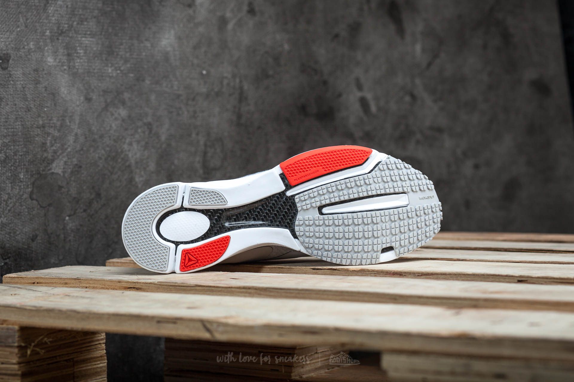 Reebok pump plus outlet supreme