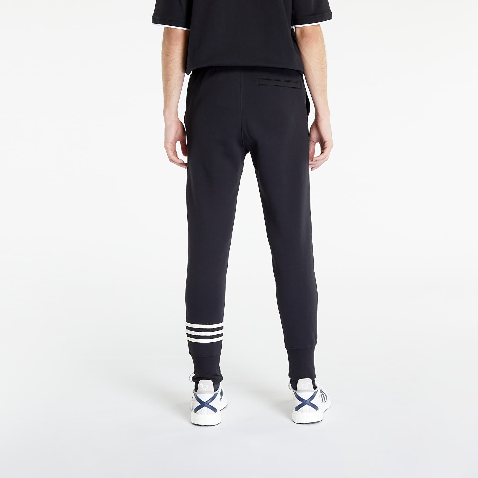 Housut adidas Adicolor Neuclassics Sweatpants Black