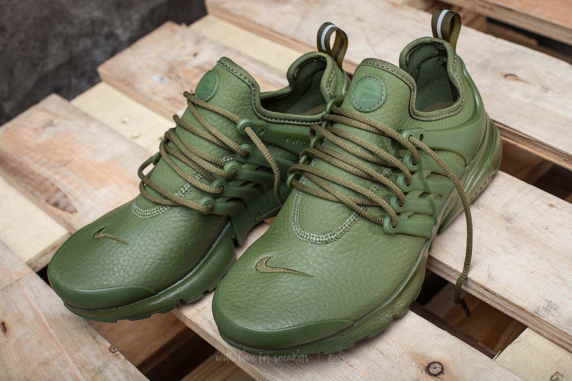 Nike presto verde militar hot sale