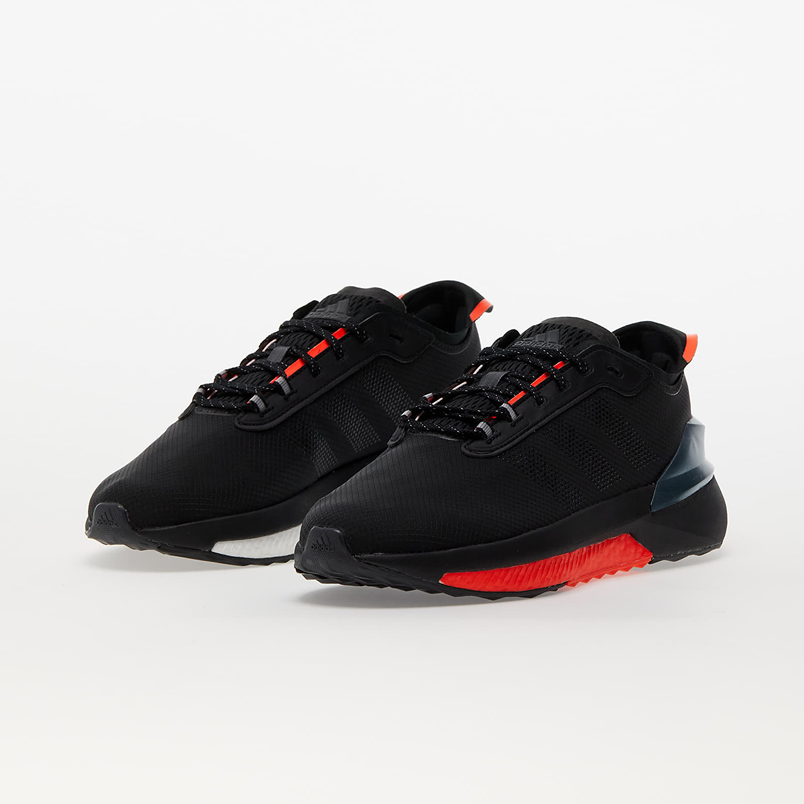 Scarpe uomo adidas Avryn Core Black/ Core Black/ Solid Red