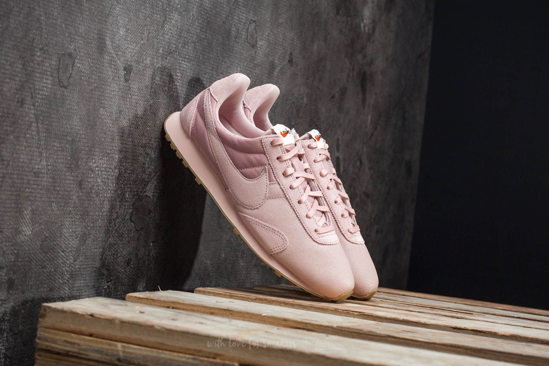 Moteriška avalynė Nike W Pre Montreal Racer Vintage Premium Pink Oxford/ Pink Oxford