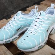 Damen Sneaker und Schuhe Nike Wmns Air Max Plus TN Ultra Glacier Blue Black White Footshop