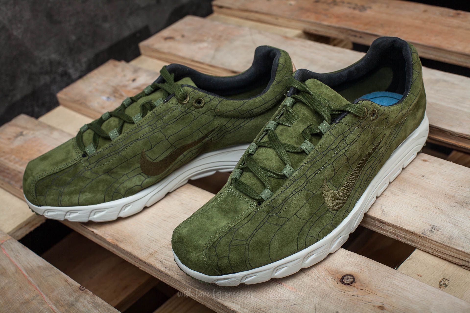 Men s shoes Nike Mayfly Leather Premium Legion Green Legion Green Footshop