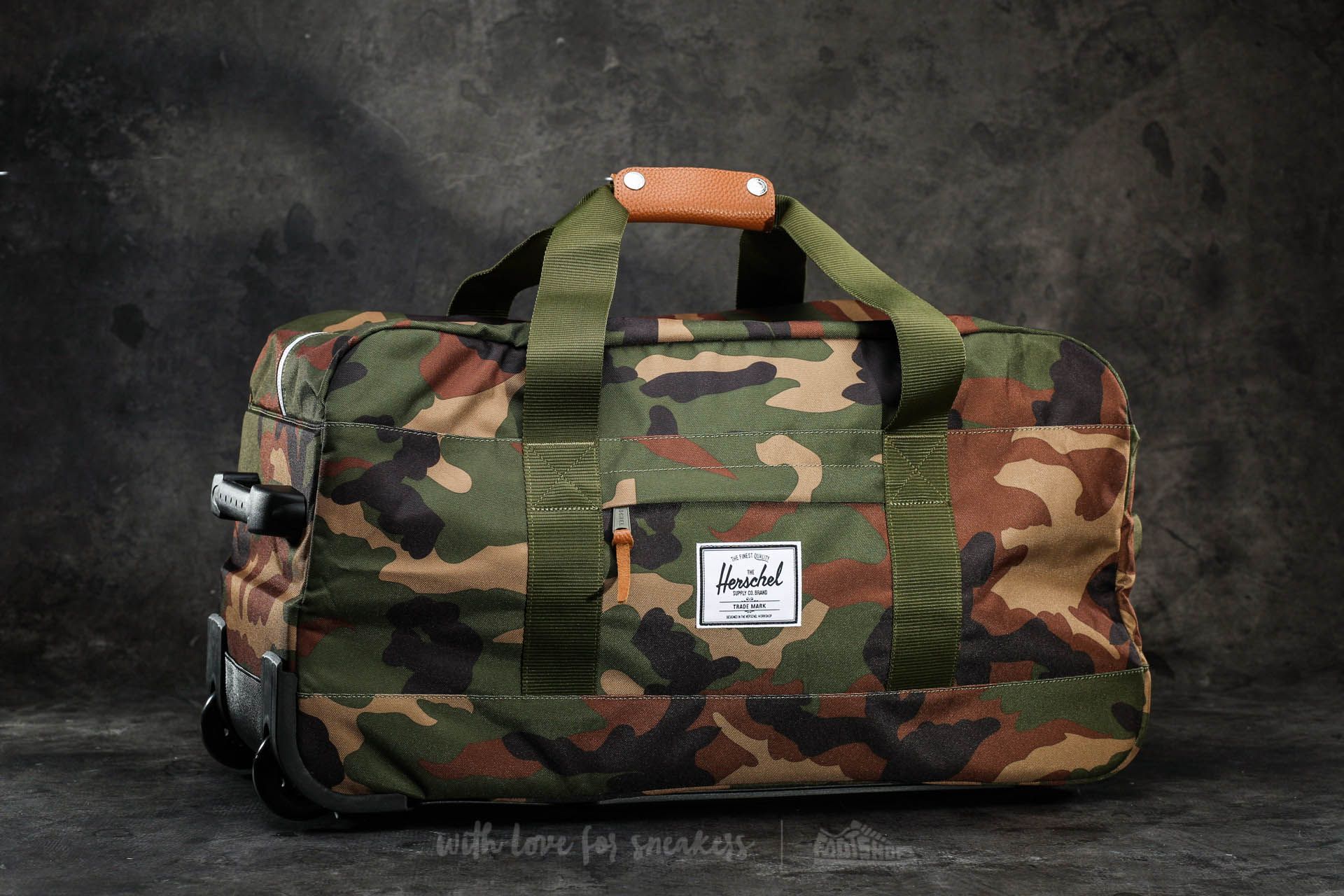 Batohy a tašky Herschel Supply Co. Wheelie Outfitter Travel Bag Woodland Camo