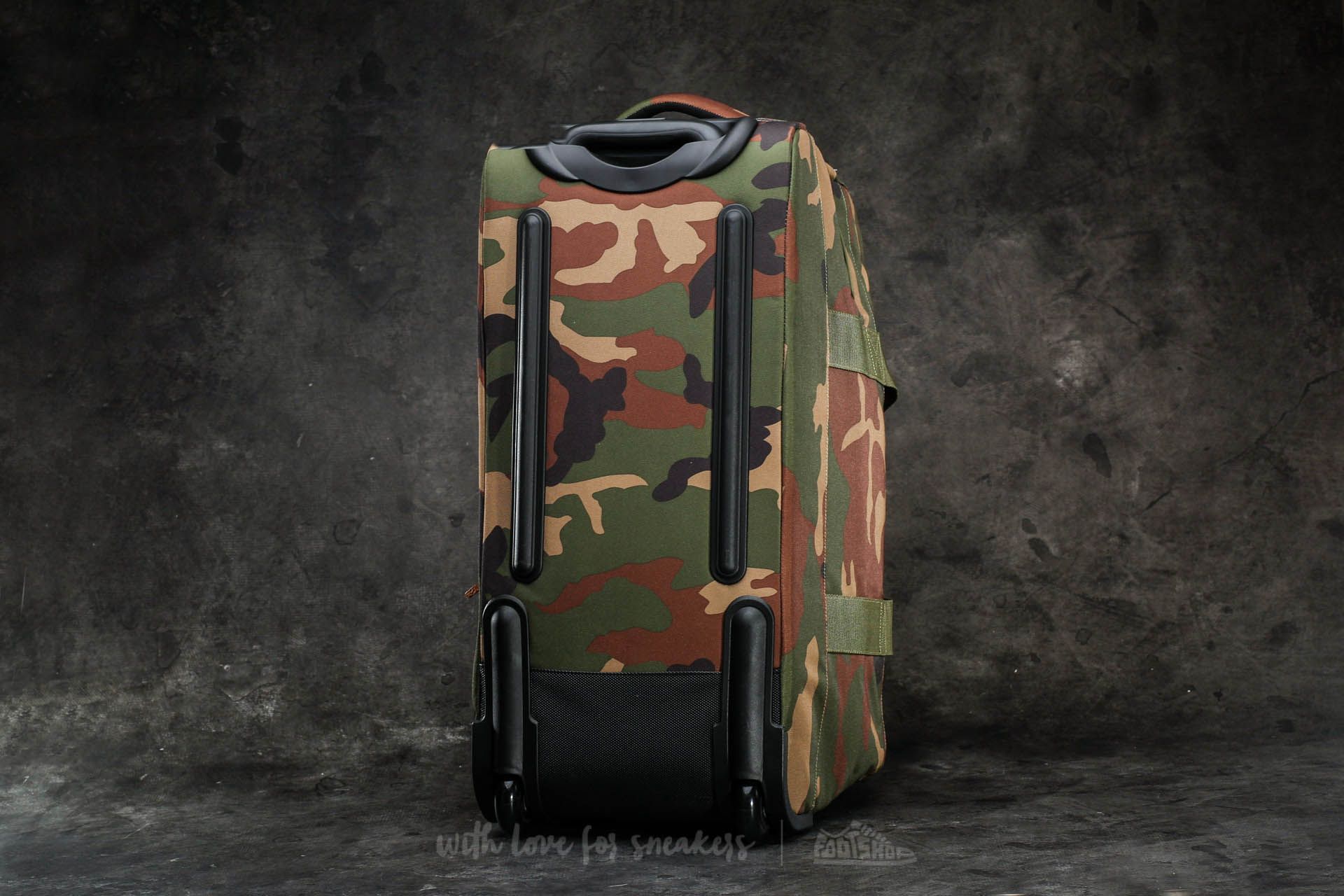Batohy a tašky Herschel Supply Co. Wheelie Outfitter Travel Bag Woodland Camo